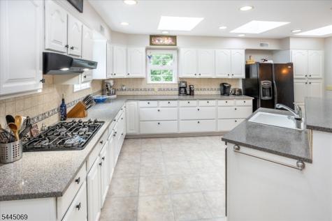 81 Poplar Drive Hanover NJ 07950