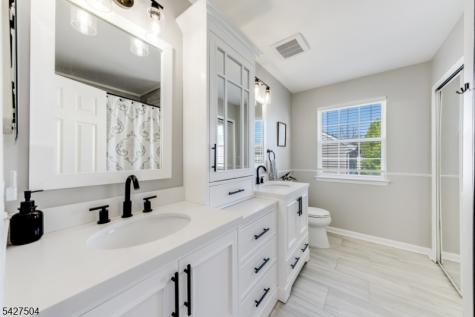 71 Saxton Drive Hackettstown NJ 07840