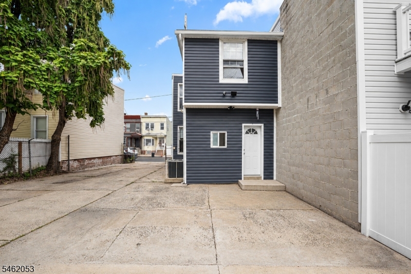 37 Emmet Street Newark NJ 07114