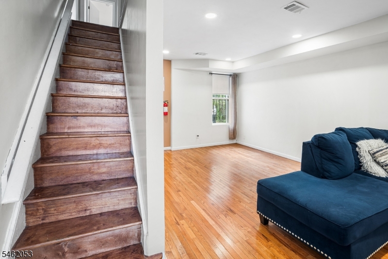 37 Emmet Street Newark NJ 07114