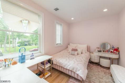 40 Lee Road Livingston NJ 07039