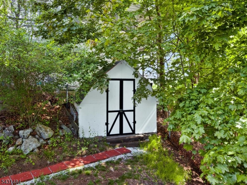 3 Nice Place Hopatcong NJ 07843