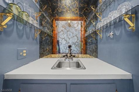 4 Unneberg Avenue Roxbury NJ 07876