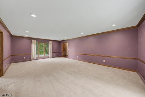 4 Unneberg Avenue Roxbury NJ 07876