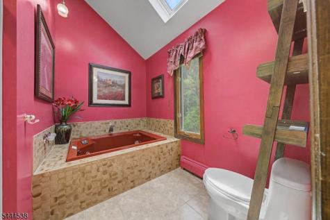 4 Unneberg Avenue Roxbury NJ 07876