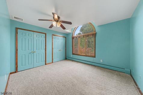 4 Unneberg Avenue Roxbury NJ 07876