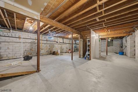 4 Unneberg Avenue Roxbury NJ 07876
