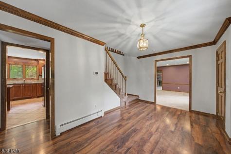 4 Unneberg Avenue Roxbury NJ 07876