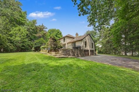 4 Unneberg Avenue Roxbury NJ 07876