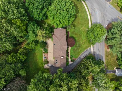 4 Unneberg Avenue Roxbury NJ 07876