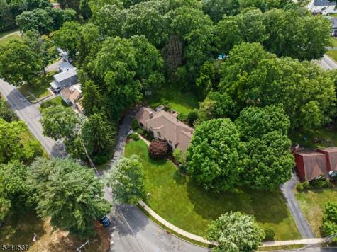 4 Unneberg Avenue Roxbury NJ 07876