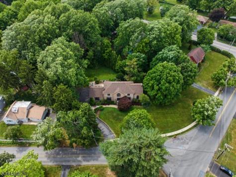 4 Unneberg Avenue Roxbury NJ 07876
