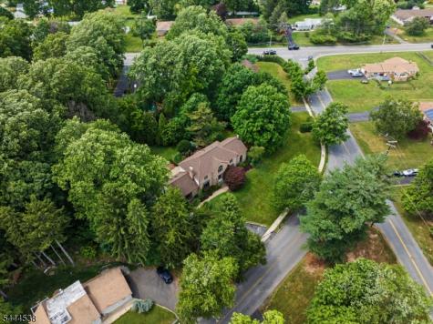 4 Unneberg Avenue Roxbury NJ 07876