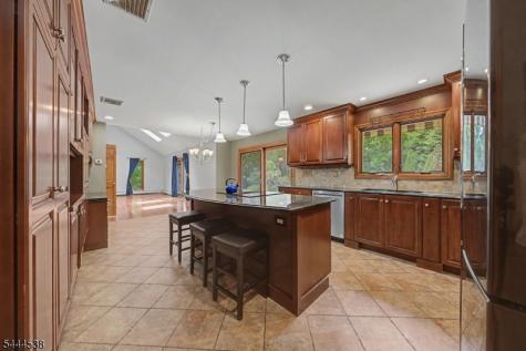 4 Unneberg Avenue Roxbury NJ 07876