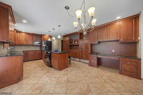 4 Unneberg Avenue Roxbury NJ 07876