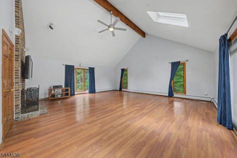 4 Unneberg Avenue Roxbury NJ 07876