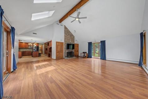 4 Unneberg Avenue Roxbury NJ 07876