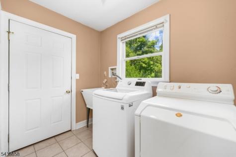 4 Winters Drive Lebanon NJ 08826