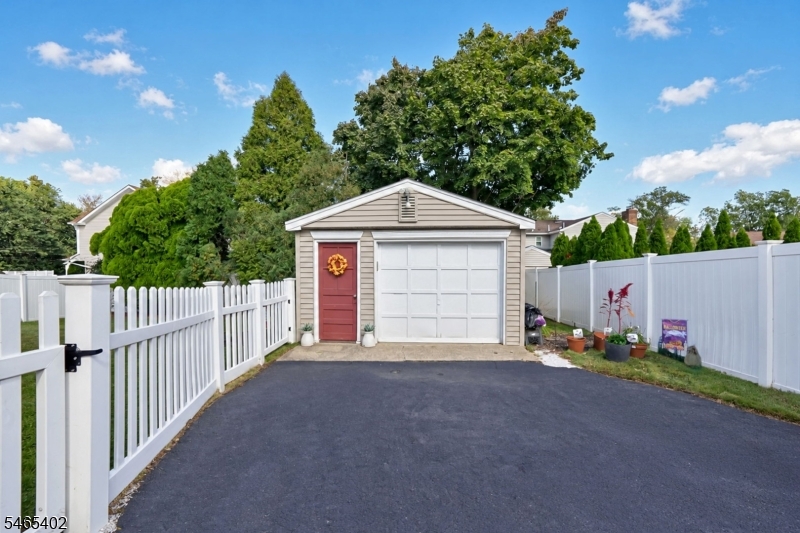 9 Shetland Drive Clark NJ 07066