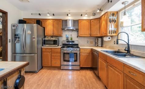 758 W Shore Trail Byram NJ 07871
