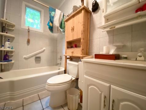 31 Cove Road Jefferson NJ 07849