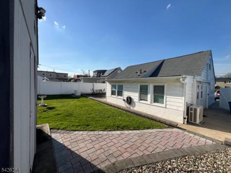 95 Hickory Street Carteret NJ 07008