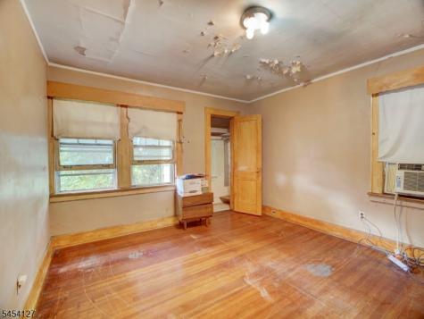 8 Whitman Avenue East Orange NJ 07017