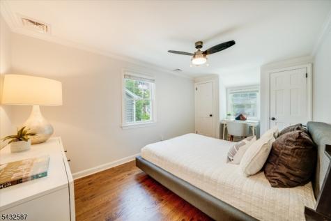 22 Essex Road Chatham NJ 07928