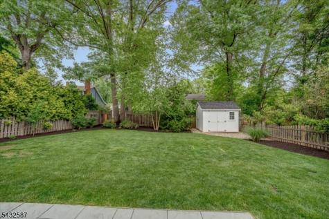 22 Essex Road Chatham NJ 07928