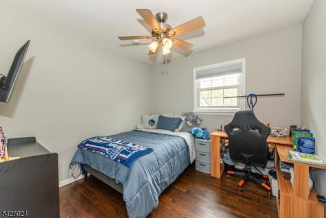 15 Windsor Drive Jefferson NJ 07438