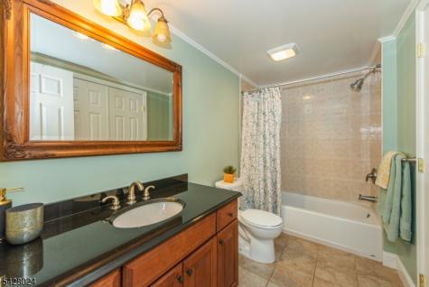 15 Windsor Drive Jefferson NJ 07438