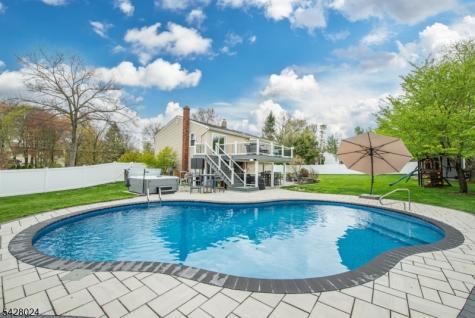 15 Windsor Drive Jefferson NJ 07438