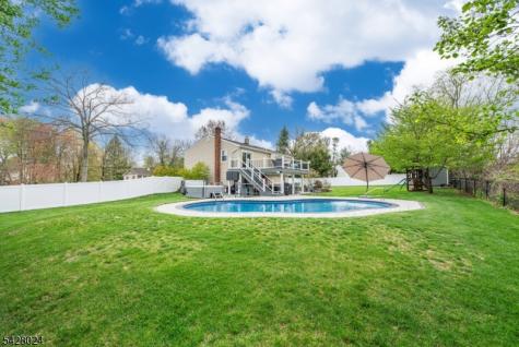 15 Windsor Drive Jefferson NJ 07438