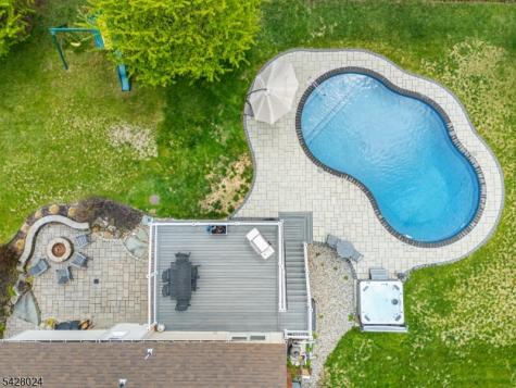 15 Windsor Drive Jefferson NJ 07438