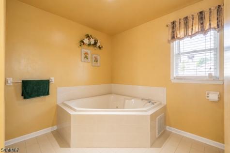 5 Pegasus Place Washington NJ 07840