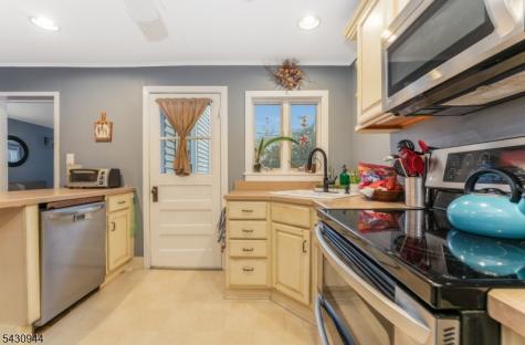 64 Brunswick Avenue Bloomsbury NJ 08804