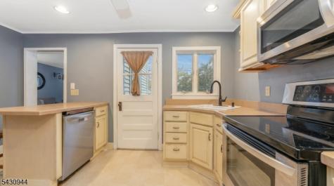 64 Brunswick Avenue Bloomsbury NJ 08804