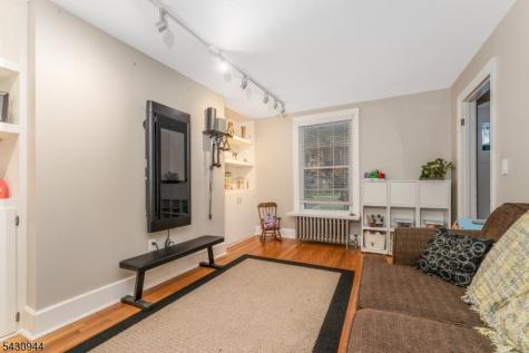 64 Brunswick Avenue Bloomsbury NJ 08804