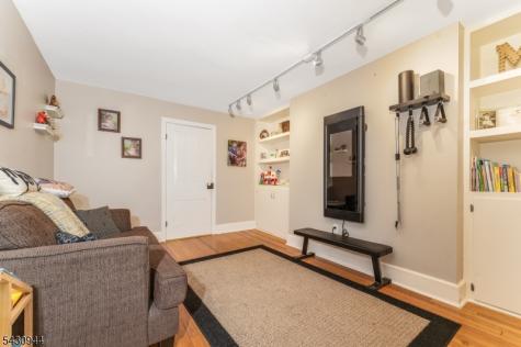64 Brunswick Avenue Bloomsbury NJ 08804