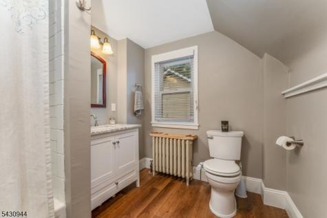 64 Brunswick Avenue Bloomsbury NJ 08804