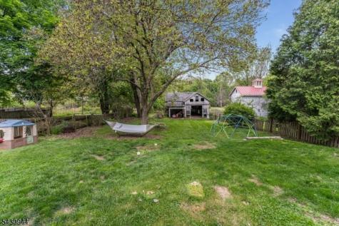 64 Brunswick Avenue Bloomsbury NJ 08804