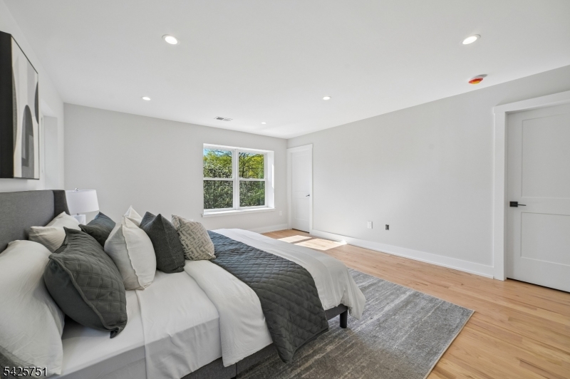 136 Irwin Street Springfield NJ 07081
