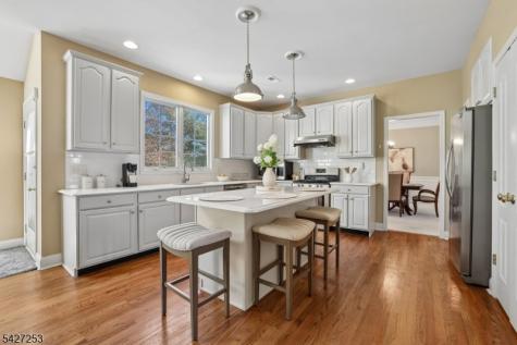 5 Hidden Valley Way Franklin NJ 08802