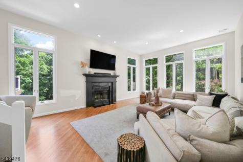 11 Hemlock Lane Kinnelon NJ 07405