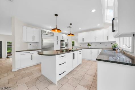 11 Hemlock Lane Kinnelon NJ 07405