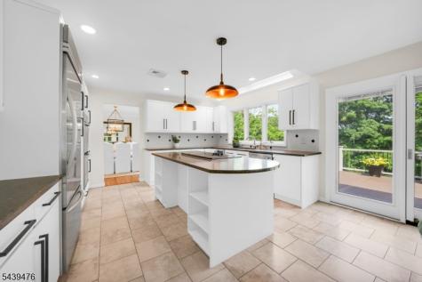 11 Hemlock Lane Kinnelon NJ 07405