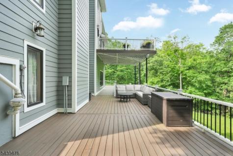 11 Hemlock Lane Kinnelon NJ 07405
