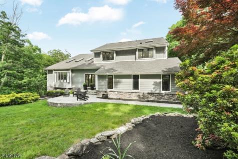 11 Hemlock Lane Kinnelon NJ 07405