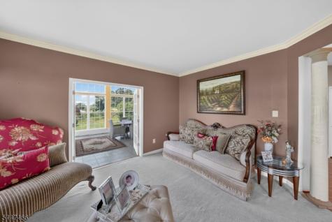 3 Surrey Way Alexandria NJ 08867