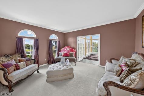 3 Surrey Way Alexandria NJ 08867
